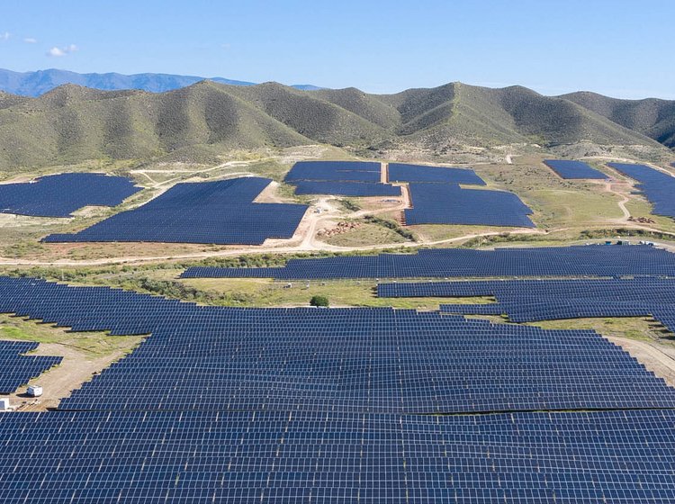 Eine Photovoltaik Anlage die Solarenergie erzeugt