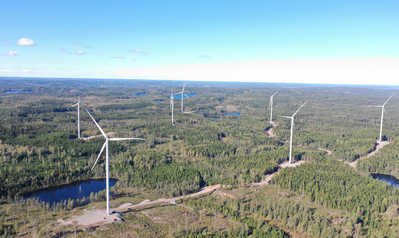 Wind Turbinen im Wald